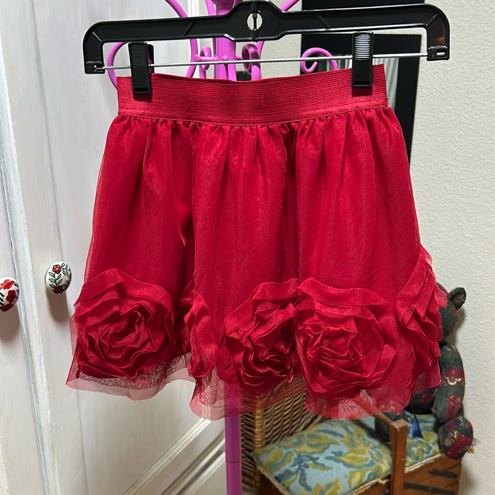 Est 1989 Place Red skirt with hemline roses perfect for Valentine’s Day Sz M 7/8